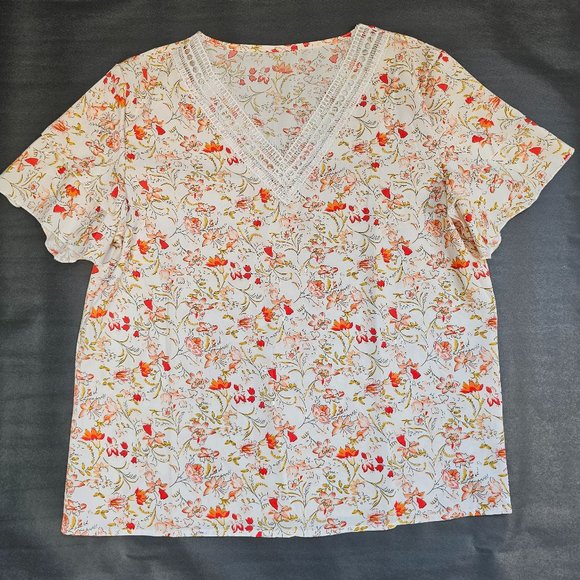 BOGO🎀Shein Floral & Lace Blouse- Large - Picture 1 of 4